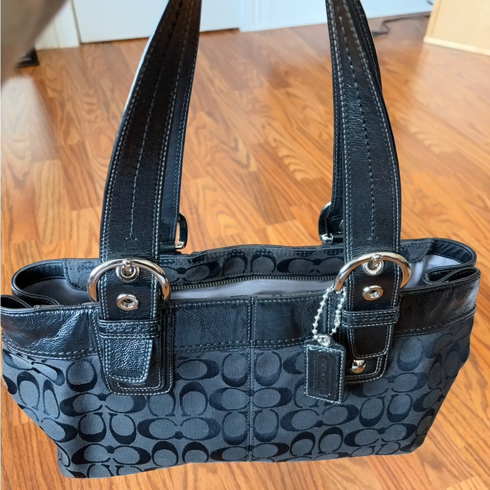 vintage coach shoulder bag in black